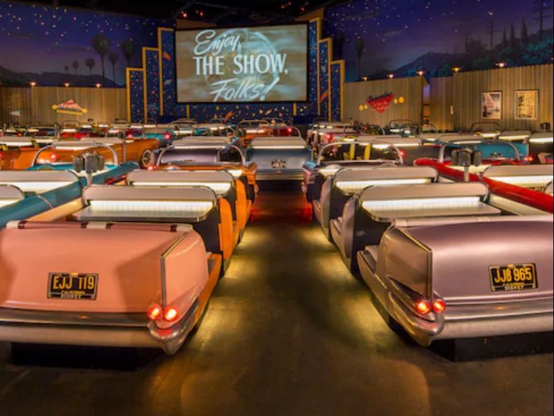 Sci-Fi Dine-In Theater Restaurant