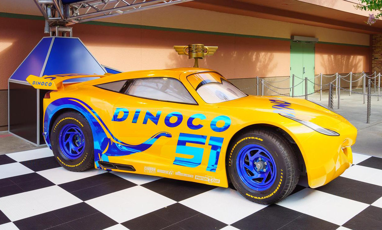 Foto de Cruz Ramirez recebe os visitantes no Disney´s Hollywood Studios