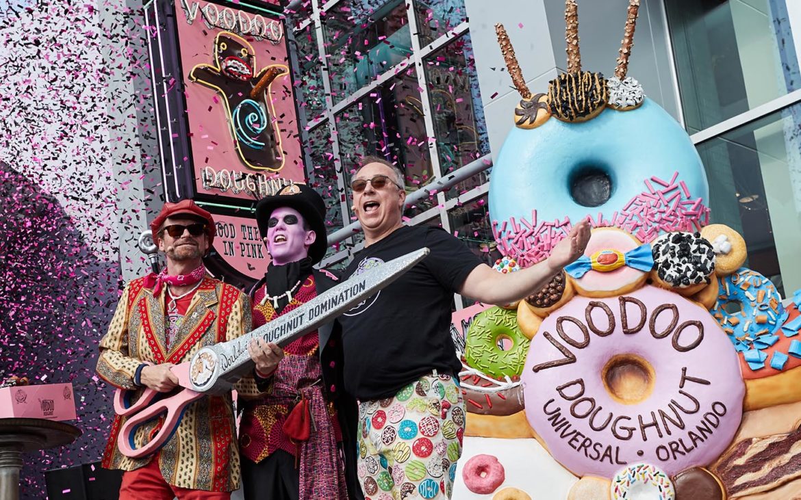 Foto de Voodoo Doughnut, a loja deliciosamente esquisita e pecaminosamente gostosa está aberta no Universal Orlando Resort