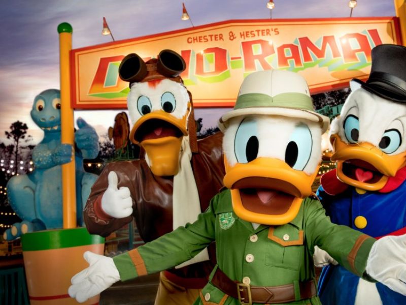 Foto de A celebração Donald’s Dino Bash começa em 25 de maio