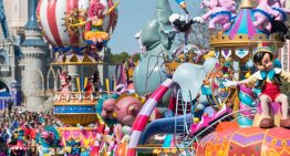 Melhor lugar para assistir a parada Disney Festival of Fantasy © disney