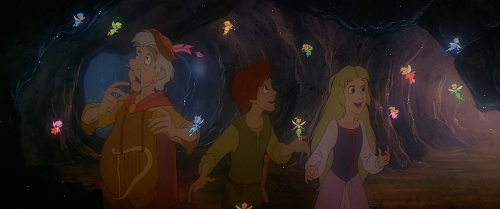 Reparou em uma das fadinhas nesse filme? É a querida Tinkerbell (Sininho) de Peter Pan.