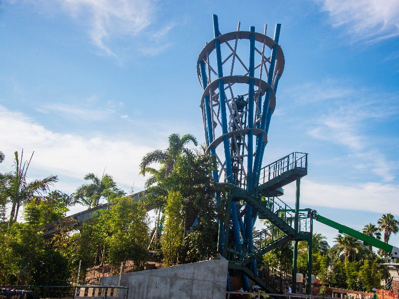 Foto de Construção da Infinity Falls no SeaWorld Orlando atinge o ponto mais alto
