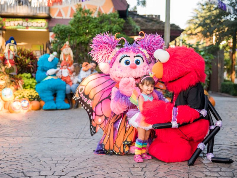 Foto de Halloween da Sesame Street retorna ao Busch Gardens Tampa com novo show