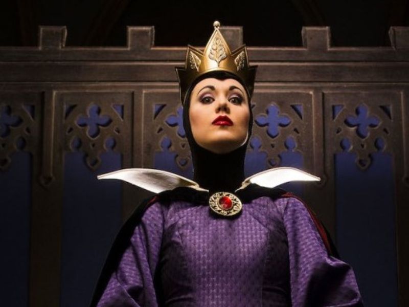 Foto de Reservas abertas para a nova refeição com a Branca de Neve, Rainha Má e os anões