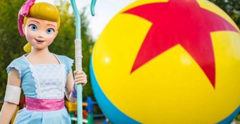 Bo Peep de Toy Story recebe visitantes na Disney