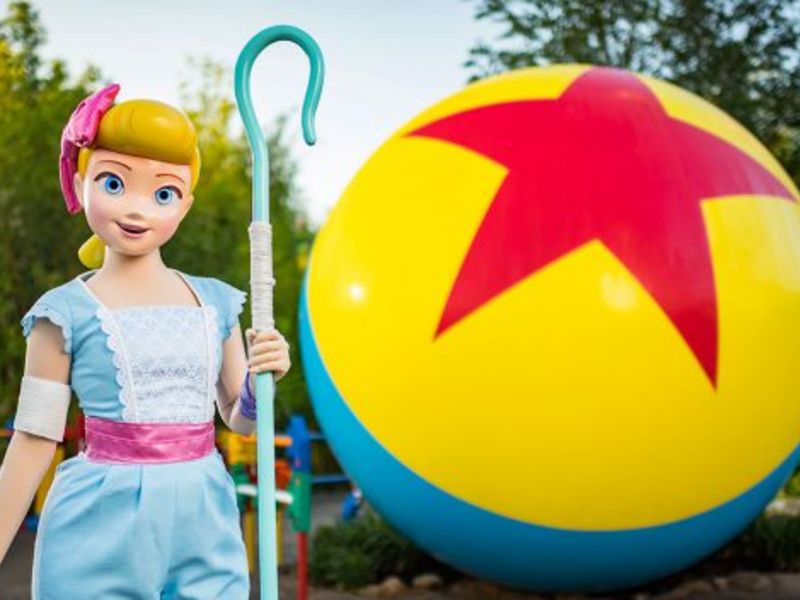 Bo Peep de Toy Story recebe visitantes na Disney