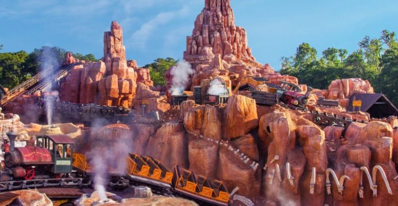 Atrações fechadas no Magic Kingdom em 2025
