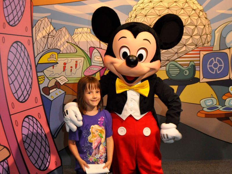 Mundança no encontro com personagens no Epcot © disney