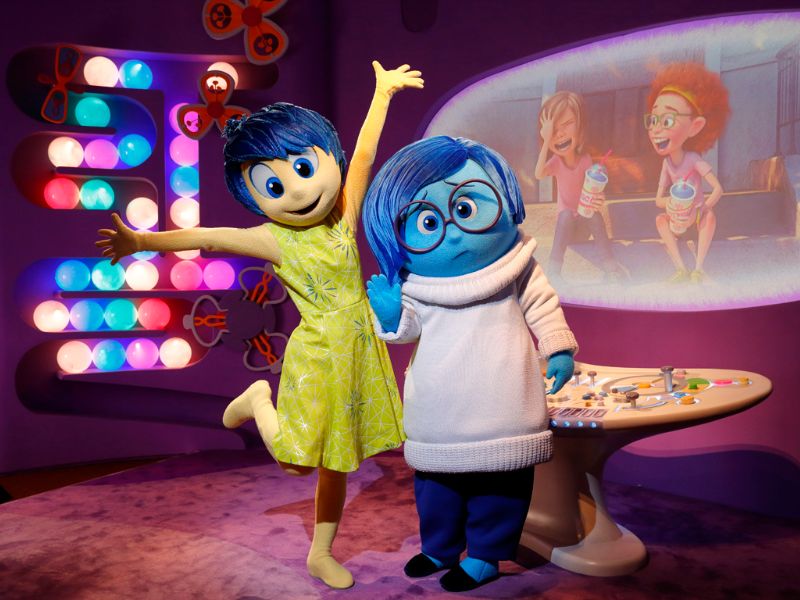 Mundança no encontro com personagens no Epcot © disney