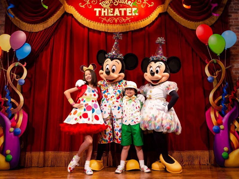 Mickey & Minnie’s Surprise Celebration
