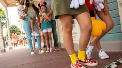 Foto de Disney reduz distanciamento físico nos parques