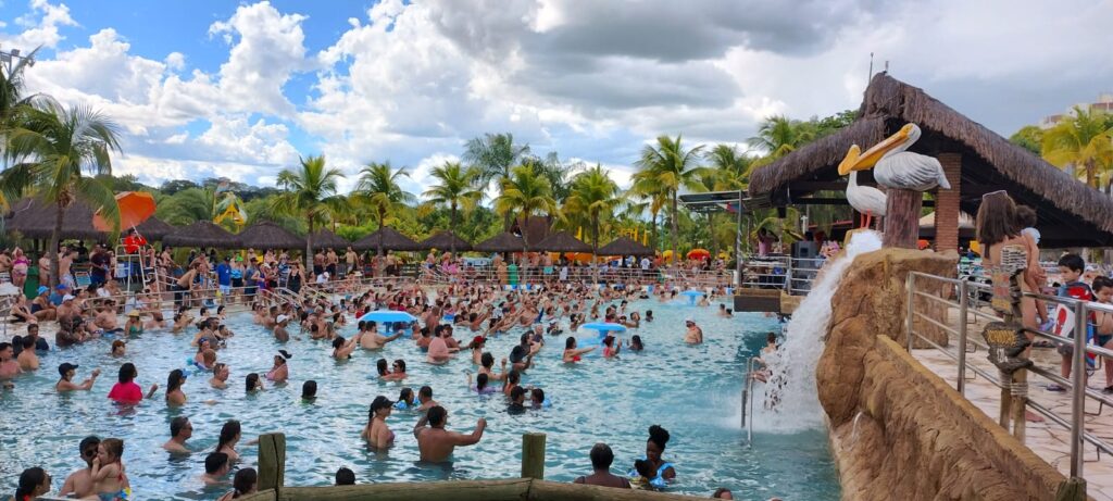 Mês das crianças no Thermas dos Laranjais: aula de Hidro Show com muita animação na piscina de Hidroterapia ©thermasdoslaranjais